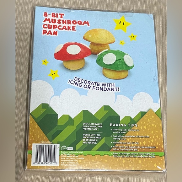 New Think Geek 2014 8-Bit Mushroom Cupcake Pan Mario Power Up Silicone Mold - Picture 2 of 8